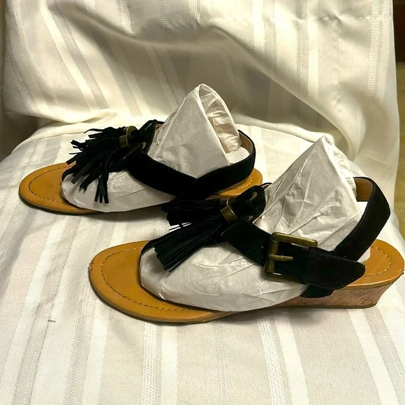 Fusion Tassel Sandals - Picture 2 of 8